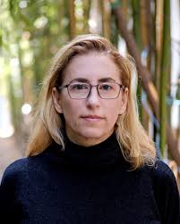 Jennifer Bloch's Instagram, Twitter & Facebook