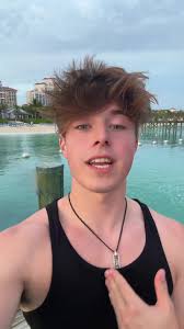 Jeremy Hutchins (@ihatejeremyhutchins)