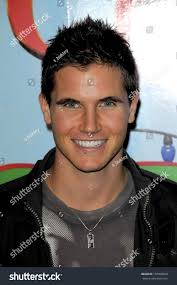 1+ Hundred "robbie Amell Royalty-Free Images, Stock Photos & Pictures