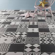 Une Salle De Bains Gain De Place Dans 3m Carrelage Interieur Carreaux De Ciment Noir Et Blanc Carrelage Sol