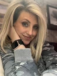 Lorri Watson's Instagram, Twitter & Facebook