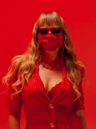 Se un anno fa aveva presentato il suo primo disco per una major una vita in capslock inanellando divertenti assurdità e fandonie da mitomane, calcando la mano sul. Bologna E Tempo Di Festival Estivi Corriere Di Bologna