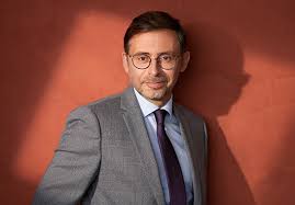 Von den anfängen seiner karriere bis zu geplanten projekten. Philippe Leroy Vivien Rochelois