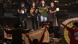 Abdee negara nurdin atau abdee slank dikenal sebagai gitaris grup band slank. Dulu Slank Dipuja Kini Dihujat Dan Muncul Tagar Miris Seleb Tempo Co