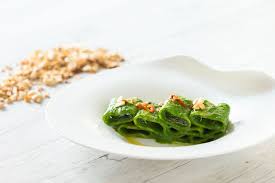 Le cime di rapa sono steli e fiori non ancora aperti della brassica rapa sylvestris, da non confondere erroneamente con le foglie della rapa. Paccheri In Crema Di Cime Di Rapa E Mandorle Tostate Ricetta Saporie Saporie
