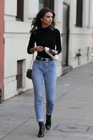 Ратаковски родилась 7 июня 1991 года в лондонском районе. Emily Ratajkowski Wearing Black Turtleneck Light Blue Jeans Black Leather Ankle Boots Black Leather Crossbody Bag Lookastic