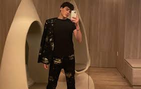 Brooks Marks Dishes On New Talk Show