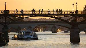 A snack is also included. Paris Plans For Three New Futuristic Bridges Over The River Seine The Local