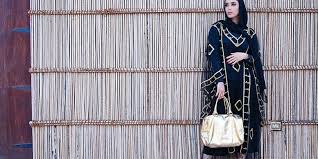 Fashion untuk pria gemuk dan pendek bisa kalian pakai dan membantu mengurangi impresi badan tidak ideal tersebut. 6 Tips Menggunakan Kaftan Agar Tampak Lebih Langsing Halaman All Kompas Com