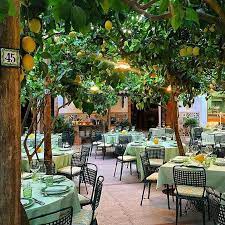 giselle bassi on instagram lunch time da paolino lemon trees restaurant capri italy restaur alfresco dining restaurant tree restaurant outdoor restaurant