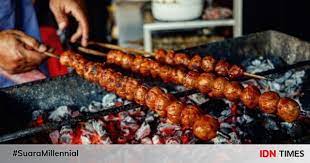 Usually its size is smaller than common lumpia, and consumed as a snack. 5 Resep Dan Cara Membuat Bakso Bakar Khas Malang Gampang Kok