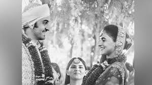 The actor and popular tv host was 48. Ranbir Kapoor Alia Bhatt Wedding Photo Did Ranbir Kapoor Alia Bhatt Marry Secretly Know The Reality Of This Wedding Photo Going Viral Thenewscrunch