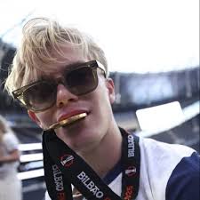 Jeff Medina (@JeffMedina49)