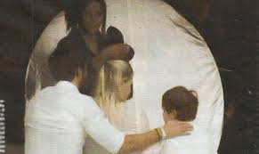 Federica fumagalli, 31 anni, un anno in meno del marito luigi berlusconi, è nata a sironi, in provincia di lecco, da una famiglia di imprenditori nel campo manifatturiero. Barbara Berlusconi Mamma Le Foto Rubate In Clinica Dell Ad Del Milan E Leone Affaritaliani It