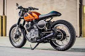 with the birth of the cafe racer revival he s the man who put the unlikely yamaha virago on the map with an endless run of craftsman like c スクランブラー ダートバイク バイク