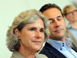 Politikeronline.at zeigt aktuelle postings aus twitter, facebook und youtube von österreichischen politikern und politkerinnen. Fpo Politiker Als Promigaste Auf Annektierter Krim Politik Vol At