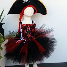Les morphsuits originaux sous licence sont des costumes pour tout le. Deguisement De Pirate Fille Robe Tutu Noire Et Rouge Chapeau Etsy Tulle Skirt Tulle Fashion