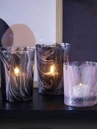 Ob Taschen Windlichter Geschirr Oder Kuchenutensilien Marmorieren Sie Ihre Alten Schatze Mit Windlichter Basteln Glas Windlichter Basteln Sommer Windlicht