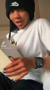 Tomboy Michelle En Robe