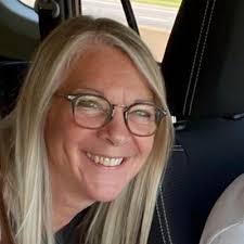 Karen Ballinger's Instagram, Twitter & Facebook