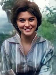 pin by عالم التذوق الفنى on stars from egypt egyptian actress egyptian beauty arab beauty