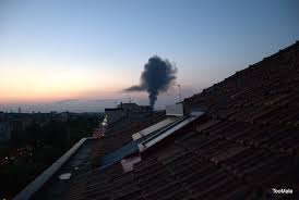 È sotto controllo l'incendio scoppiato all'interno di un appartamento nell'edificio chiamato 'torre dei moro' di 16 piani in via giacomo antonini, nella periferia sud di milano, nel pomeriggio di. Incendio A Sud Di Milano Matteo Flickr