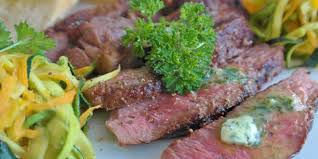 La vitamina b12 (o cobalamina) è una vitamina essenziale (che il nostro organismo non è in grado di produrre), solubile in acqua che si trova comunemente in una varietà di alimenti come pesce, crostacei, carne e prodotti caseari. Scopri In Questo Articolo Tutti Gli Alimenti Piu Ricchi In Vitamina B12