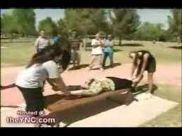 N'oublie pas de liker la vidéo et de t'abonner. Criss Angel Cuts Woman In Half Revealed Youtube