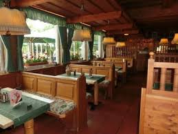 Schweinekotelett paniert mit bratkartoffeln und gemischten salat. Frankische Kuche In Nurnberg Nurnberg Tourismus