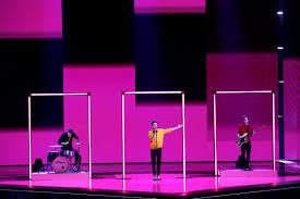 It is unique in seamlessly combining a dedicated satellite and fibre system covering europe, the middle east. Eurovision 2019 H Ollandia Sthn Koryfh Ola Osa Eginan Ston Megalo Teliko Pics Video