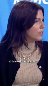 Ana Caldeira, advogada e vice-presidente do Conselho de Jurisdição do  Chega, terá tentado burlar um ex-sócio, falsificando a assinatura de uma  mulher morta. André Ventura garante que haverá consequências. Conheça a  história