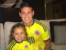 La hija de James Rodríguez se mueve al ritmo de "La bicicleta"