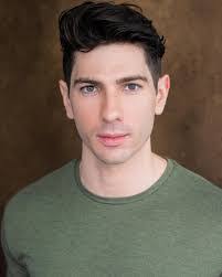 Carlo Leynes's Instagram, Twitter & Facebook