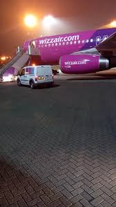London luton airport, previously called luton international airport, is an international airport located 1.5 miles east of luton town centre in the county of bedfordshire, england. Zeci De Moldoveni Blocati Pe Aeroportul Luton Din Londra Pasager Am Facut Un Cerc Pe Pista Si Ne Au Zis Sa Coboram Am Dormit In Aeroport Care Ar Fi Motivul Retinerii Galerie