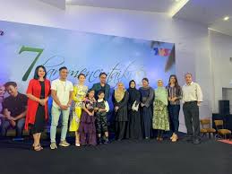 Film 7 hari mencintaiku 2 adalah sebuah serial drama yang diadopsi dari sebuah novel karya siti rosmizah dengan judul nonton 7 hari mencintaiku 2 episode 15. Sambutan Luar Biasa 7 Hari Mencintaiku Bakal Ada Siri Ketiga Tahun Hadapan Hiburan Mstar