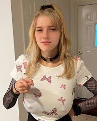 Experience her private moments I met her