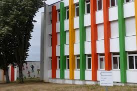 Les Ecoles Aussi Font Peau Neuve Avec Notre Revetement De Facade Isolant Un Bel Exemple Avec Cet Etablisse Isolation Thermique Exterieure Poteau Beton Facade