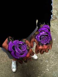 Auch Bei Tattoos Hat Die Trendfarbe Wieder Mitgemischt Trendfarbe Trend2018 Trendfarbe2018 Ultraviolet Rose Tattoos For Men Rose Hand Tattoo Hand Tattoos