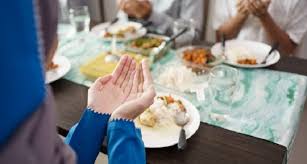 Alloohumma barik lanaa fiimaa razatanaa waqinaa 'adzaa bannar. Kontroversi Doa Hendak Makan Yang Sesuai Sunnah Chanelmuslim Com