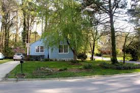 Charming Peaceful Durham Cottage Vacation Rental In Durham North Carolina View More Durhamnorthc North Carolina Vacation Rentals Cottage Homes Cottage