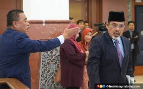Bnpc) is composed of only barisan nasional mps responsible for holding the government to account and for developing and disseminating the party's policy positions. 2 Mp Bn Bertikam Lidah Di Lobi Parlimen Label Bodoh Bangang Free Malaysia Today Fmt
