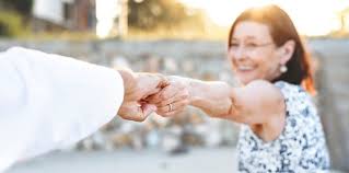 Bomboniere nozze d'oro profumatore in cristallo per 50 anni di matrimonio. 50 Anni Di Matrimonio Come Festeggiare Al Meglio Le Nozze D Oro