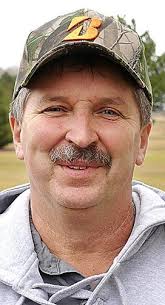 Early tee time: Golfers take advantage of unseasonably warm weather to hit  the links