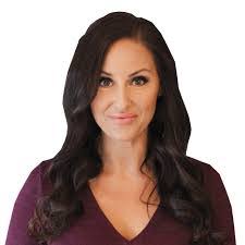 Amanda Kingston's Instagram, Twitter & Facebook