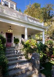 Stern architects renovated this american foursquare house built in 1906. Stunning Renovation Of An American Foursquare House In New York