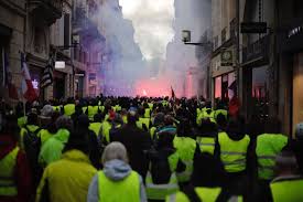 9.500 manifestants en france, dont 1.500 à paris. Gilets Jaunes Un Acte X De Bordeaux A Toulouse En Passant Par Paris Liberation