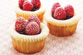 Without fail, always a popular recipe every single holiday occasion, even thanksgiving. Paula Deen S Easy Cheesecake Cupcakes Snackworks Us