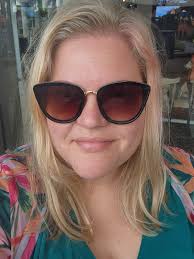 What hair color and style would suit me?