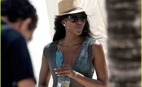 The friendly exes both happened to be in kenya over the festive break and were seen in good spirits as they chatted in the sunshine. Kenya Naomi Campbell S Poses Nude In Malindi Kenya For British Vogue Allafrica Com