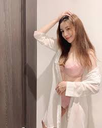美女營養師2粒奶球包不住！衣服太緊超兇身材現形- 自由娛樂